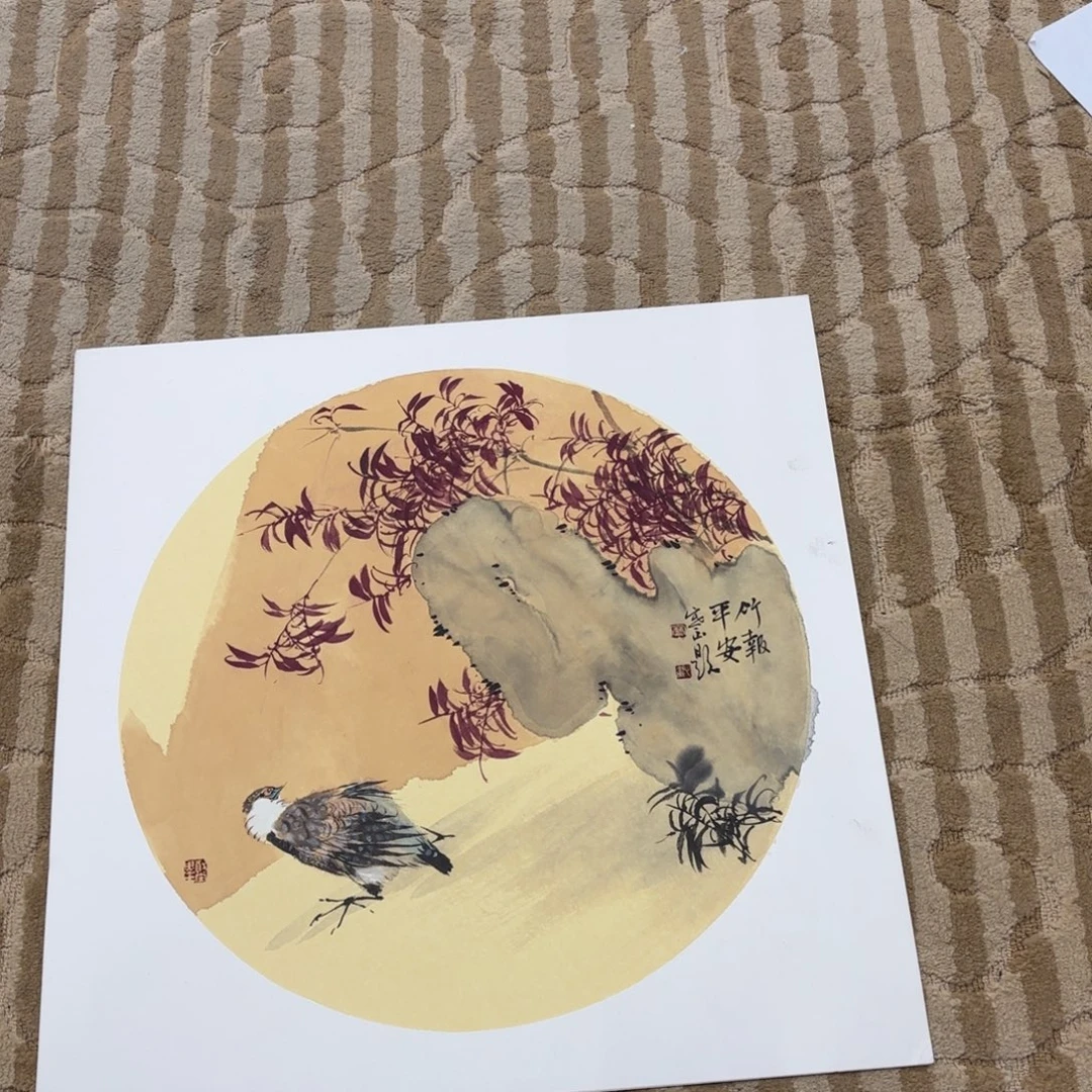 国画花鸟等图案为一体而成