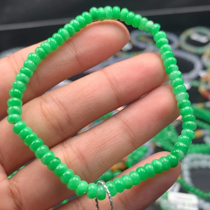 翡翠手镯未镶嵌卡