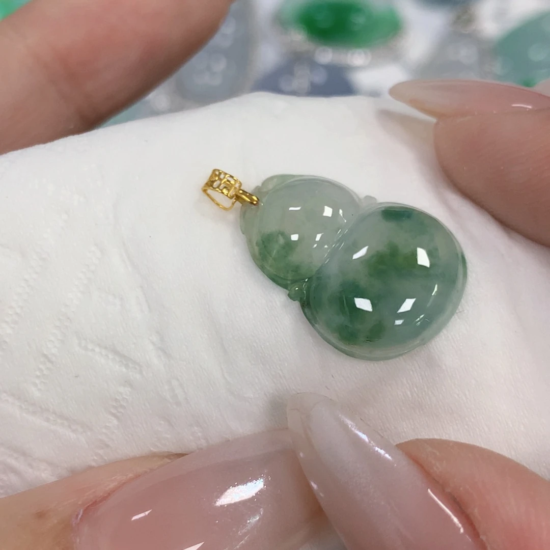 颈饰18K金镶嵌翡翠
