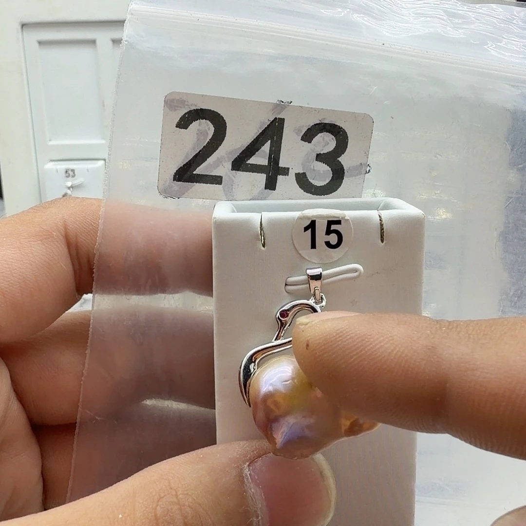 淡水珍珠颈饰合金