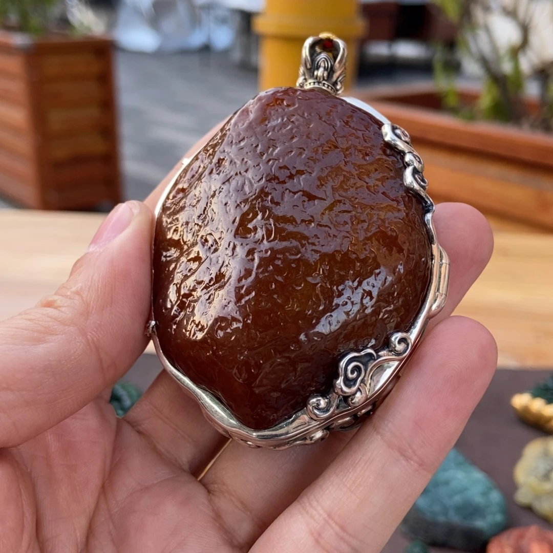 密***￥翡翠未镶嵌颈饰翡翠，有鉴赏期