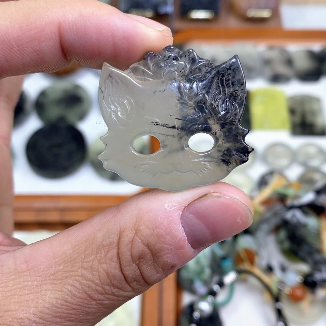 岫玉未镶嵌颈饰岫玉吊坠