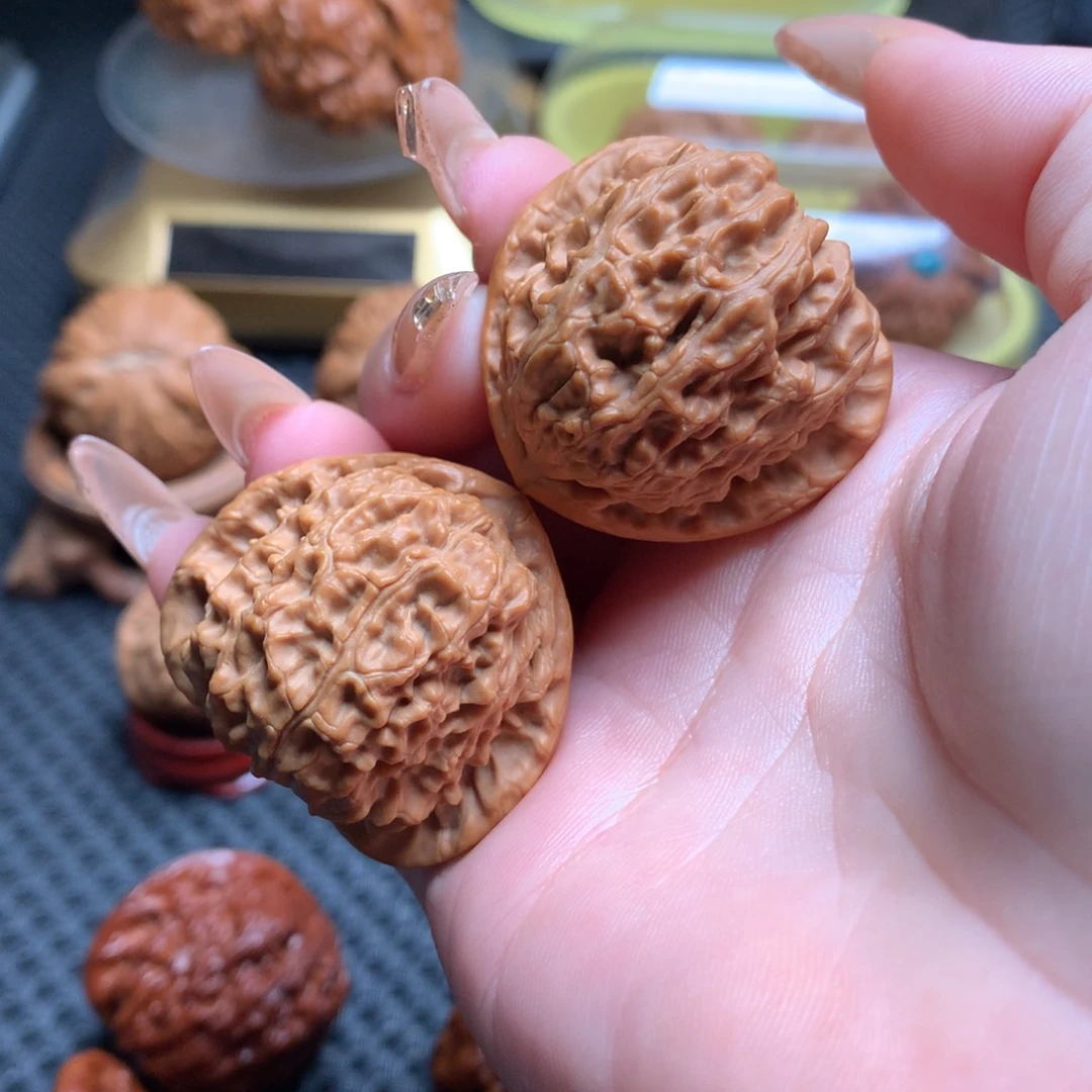 文玩核桃把件36三角白