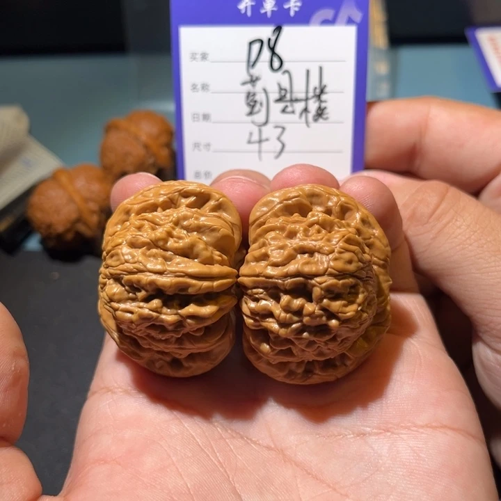 文玩核桃吊坠呜呜呜