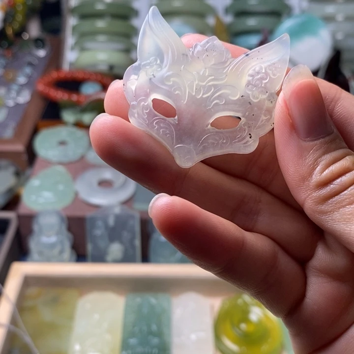 未镶嵌蛇纹石玉颈饰