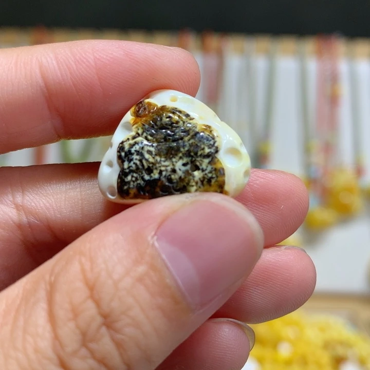 琥珀未镶嵌裸石特价