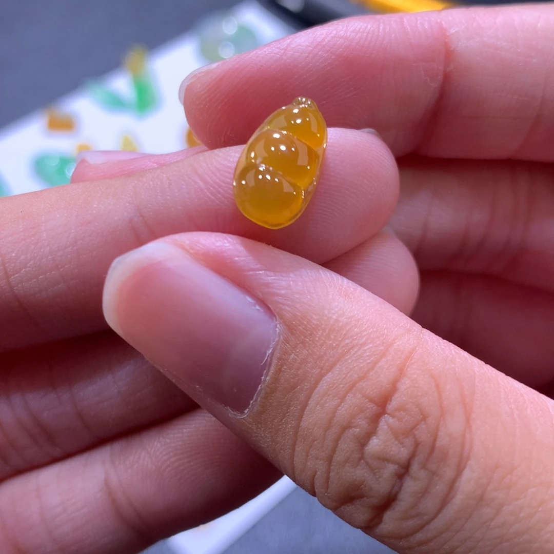 翡翠未镶嵌颈饰翡翠豆子