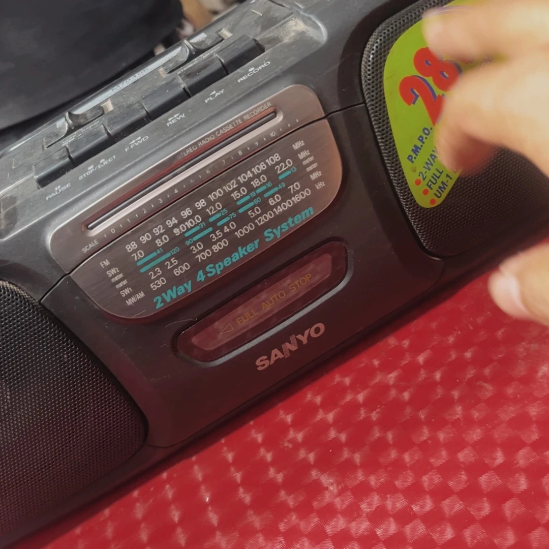 8新山羊录音机一个28瓦的
