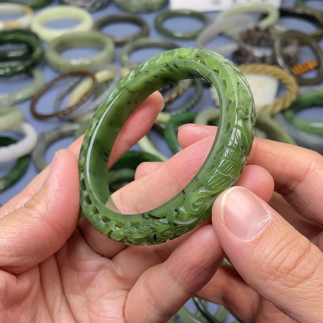 和田玉（碧玉）未镶嵌手镯010，圈口59.8mm缠枝莲镯