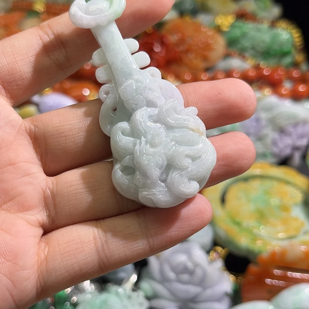 翡翠未镶嵌颈饰待编织