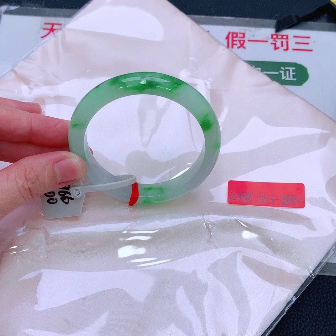 未镶嵌手镯翡翠文****?缅甸翡翠手镯