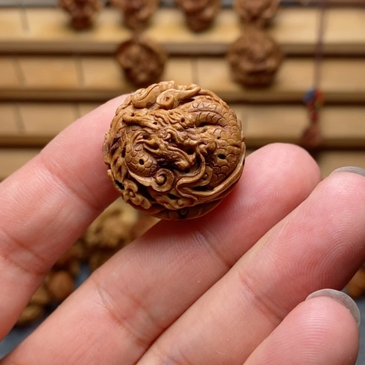 三桃核手工雕刻龙三通