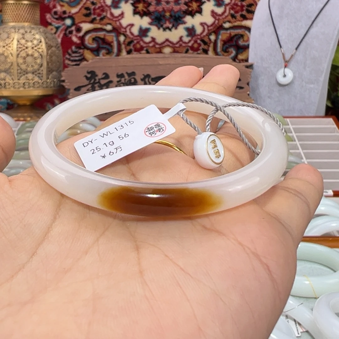 和田玉未镶嵌手镯新疆且末料糖白手镯