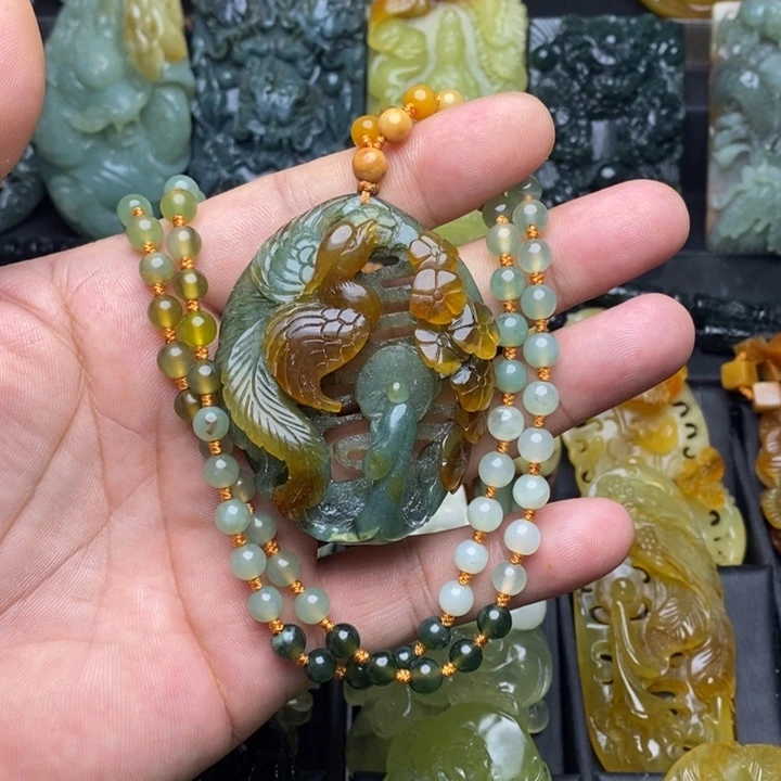 蛇纹石玉未镶嵌颈饰