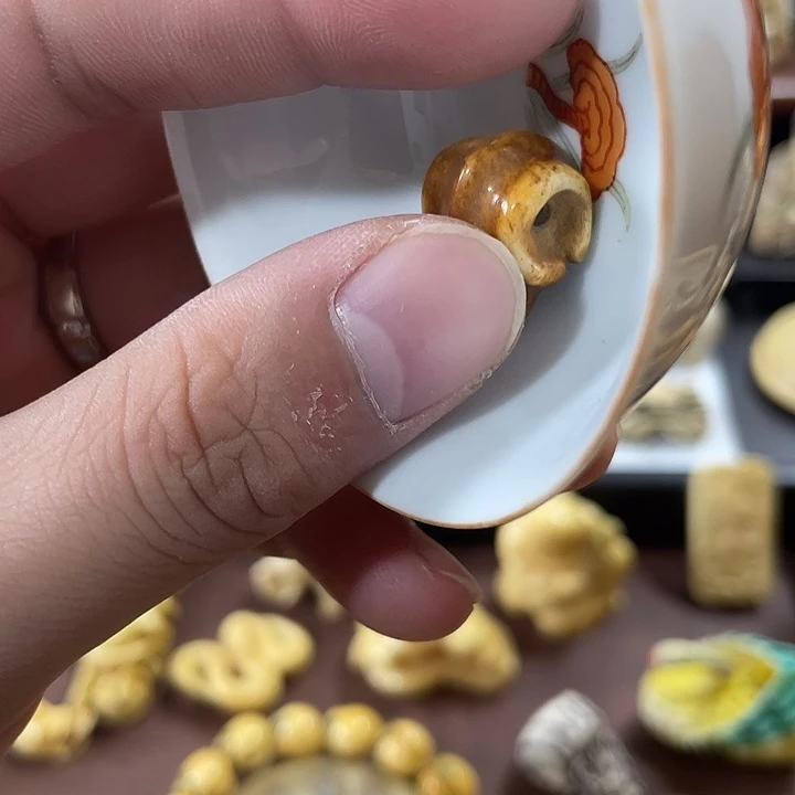 瓷片精致雕刻工艺精湛