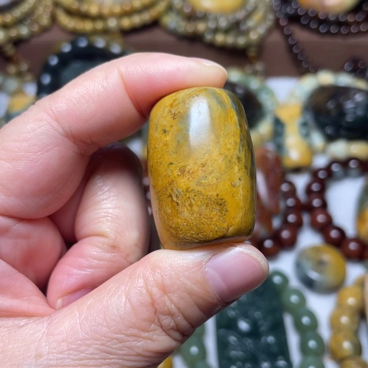 一***单岫岩河磨玉（透闪石质玉）未镶嵌颈饰