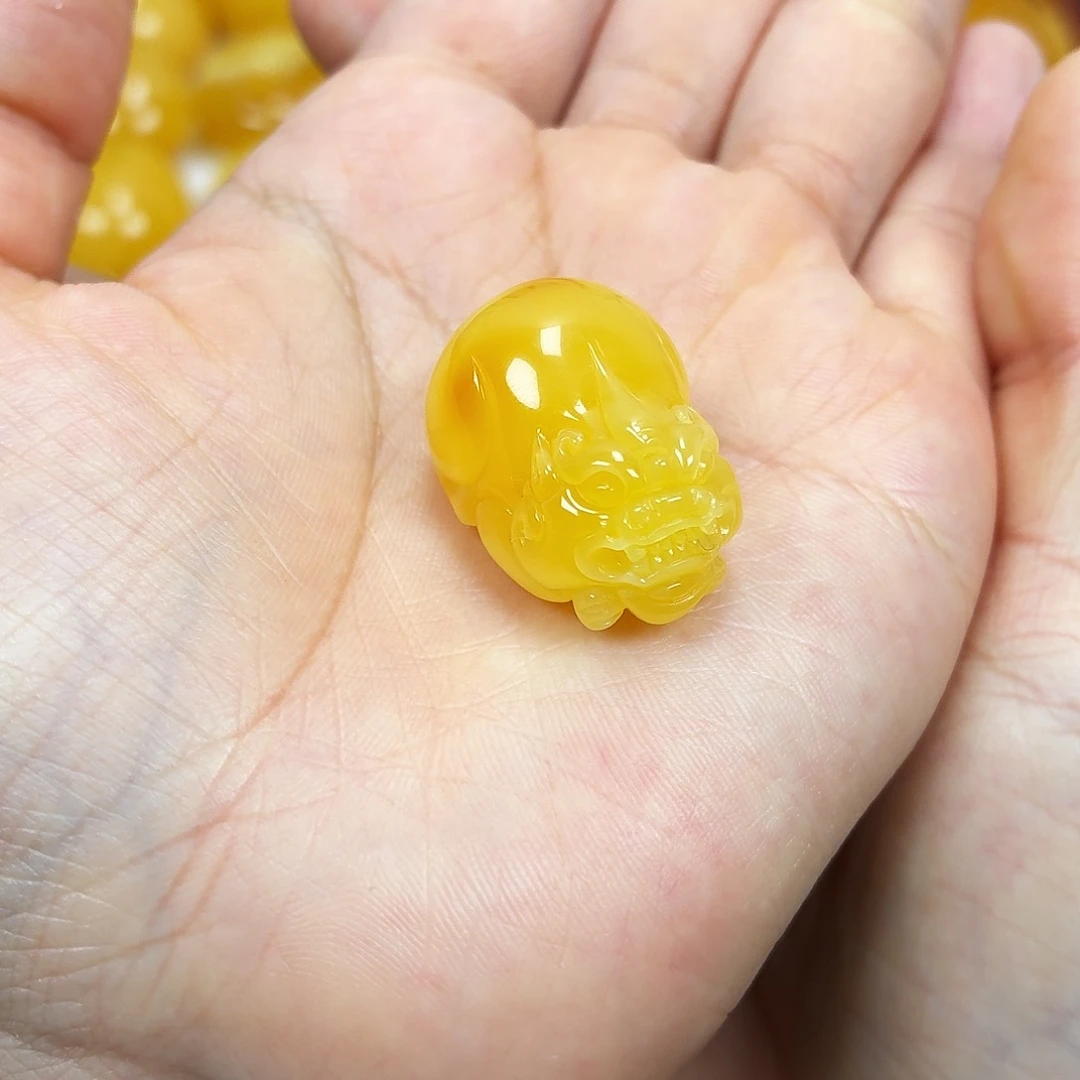 蜜蜡未镶嵌颈饰焦皮浓蜡妖花貔貅