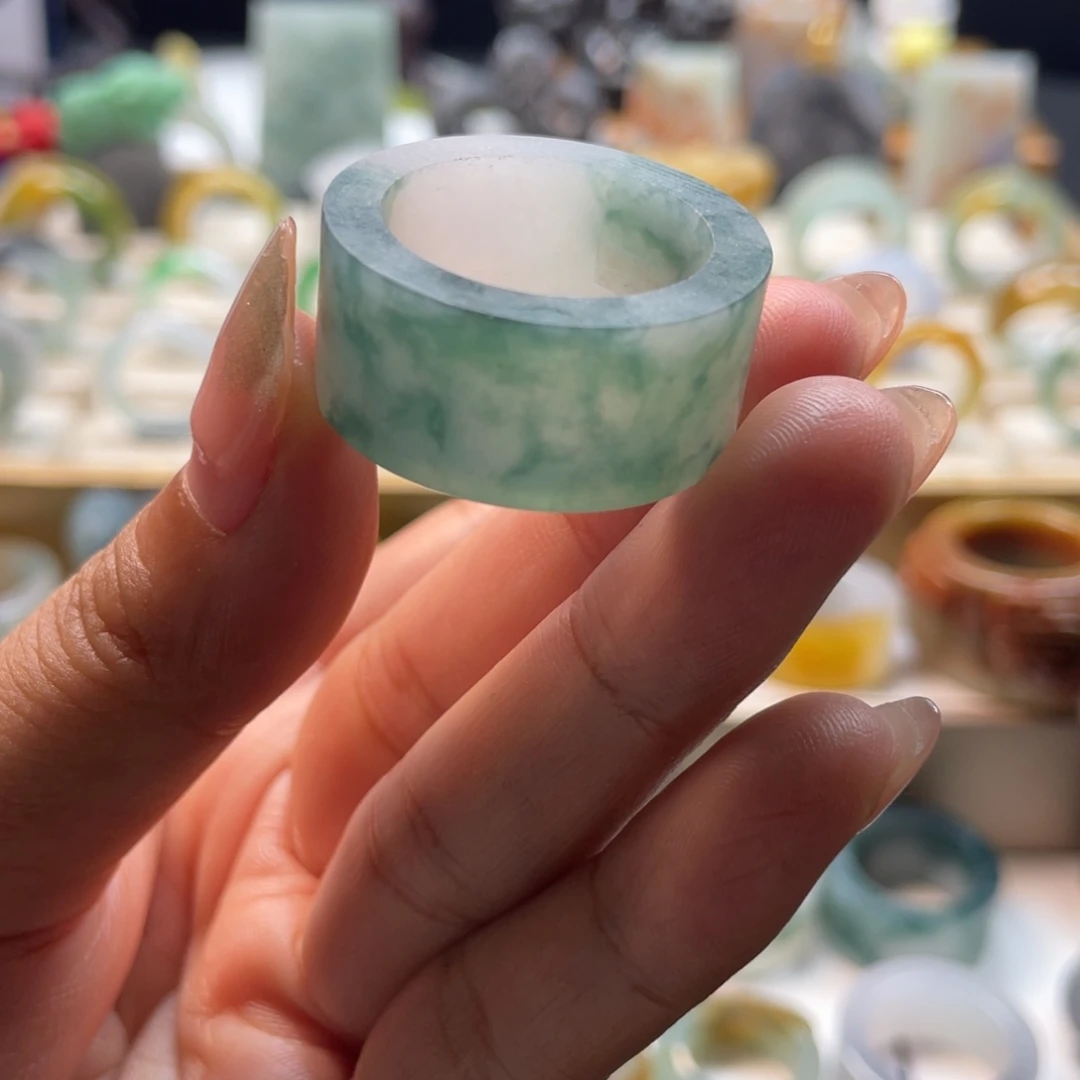 定制翡翠未镶嵌戒指