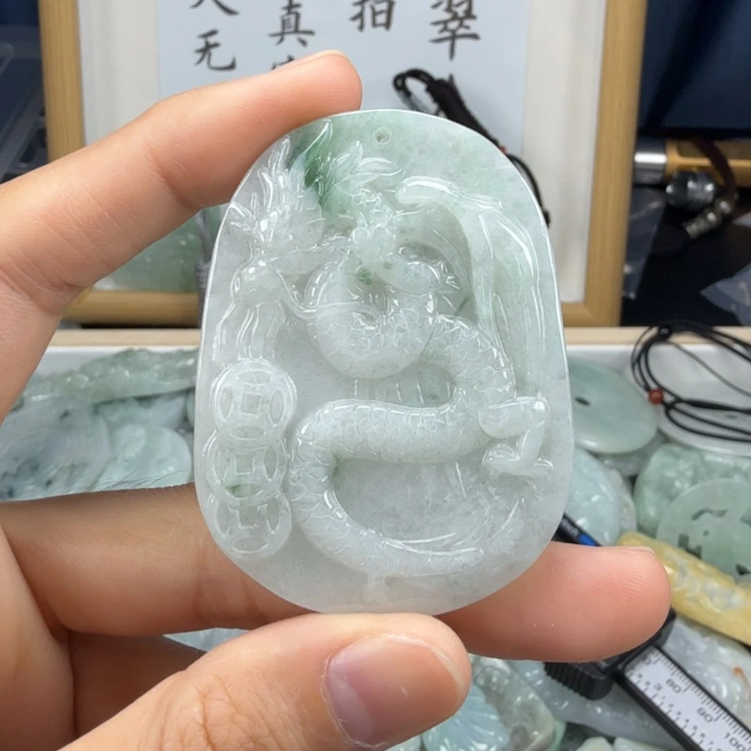 翡翠挂件未镶嵌翡翠
