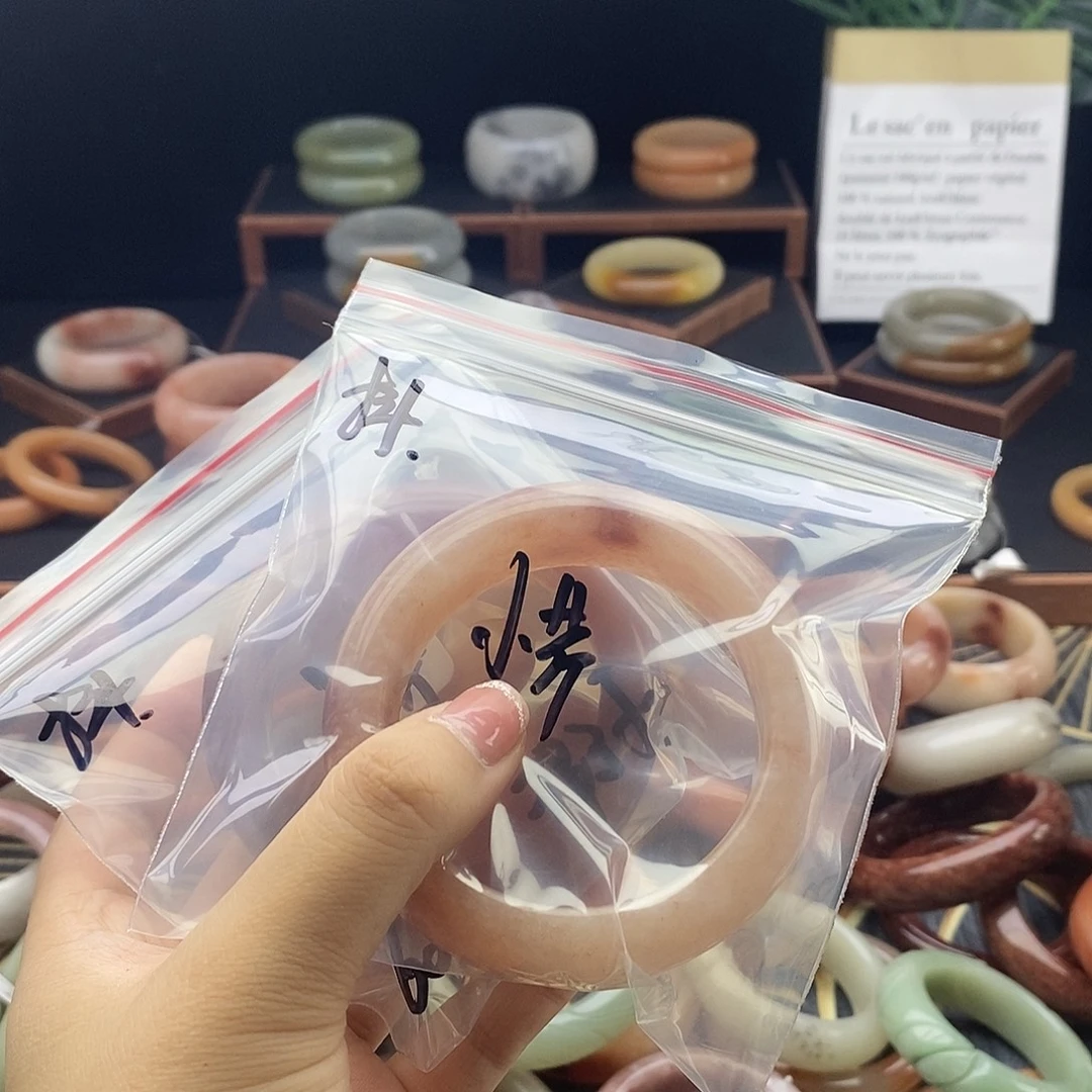 未镶嵌手镯石英岩玉