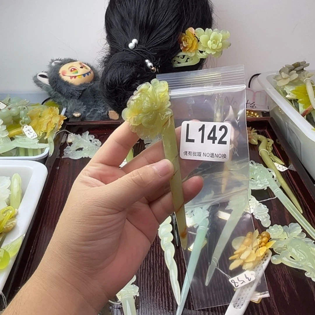 延***慧蛇纹石玉合金发饰