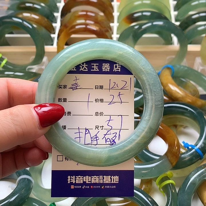 ****喜蛇纹石玉未镶嵌手镯