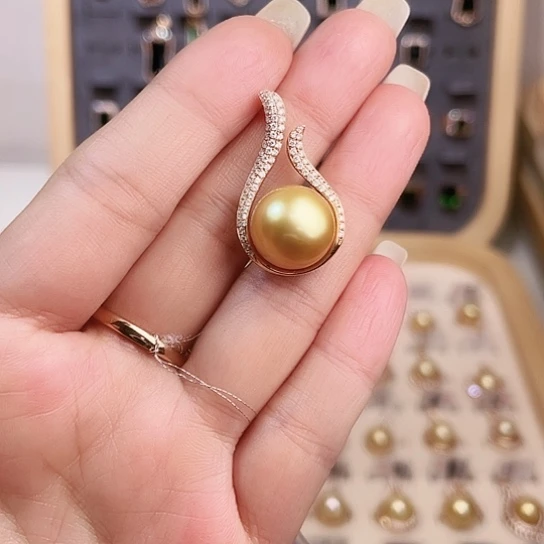 海水珍珠颈饰18K金镶嵌