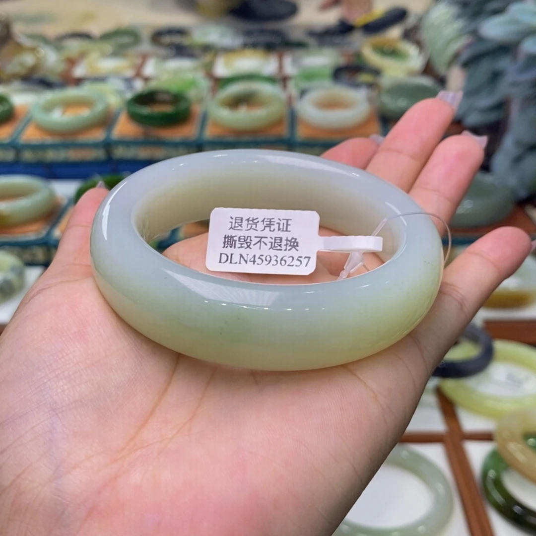 未镶嵌手镯和田玉和田玉且末青白5657