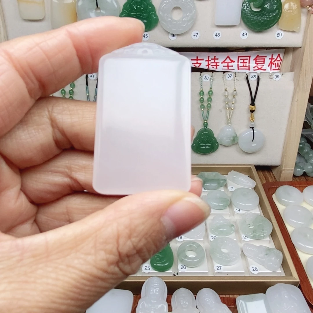 张***姐石英质玉（非洲翠）未镶嵌颈饰