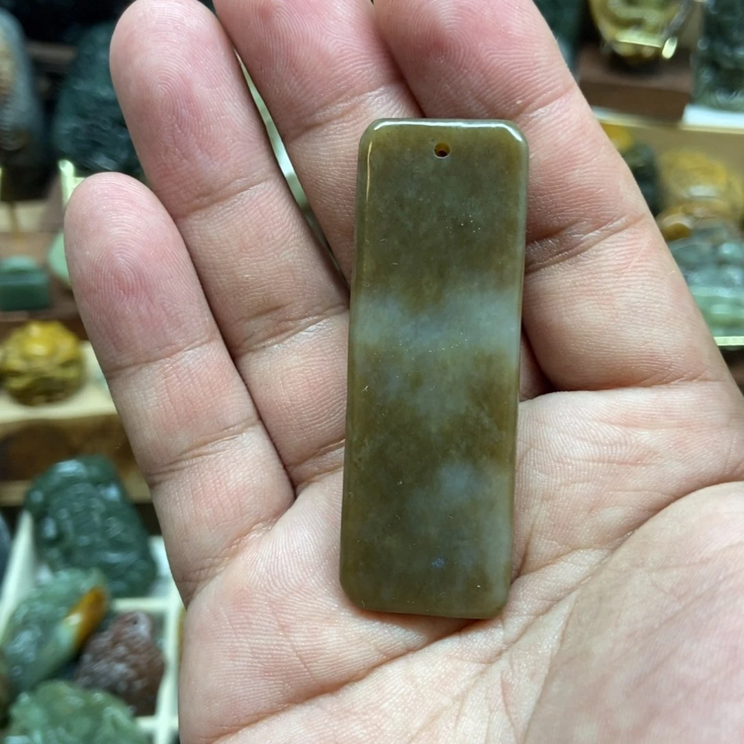 未镶嵌岫岩老玉（透闪石质玉）把件