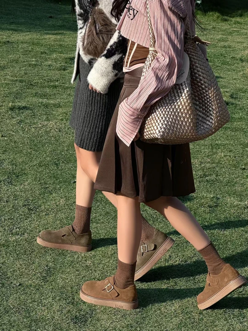 2025新款博肯厚底女鞋，百搭休闲时尚潮流