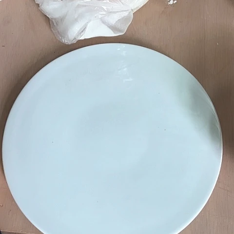 微瑕，不能明火，口径24圆砧板一个