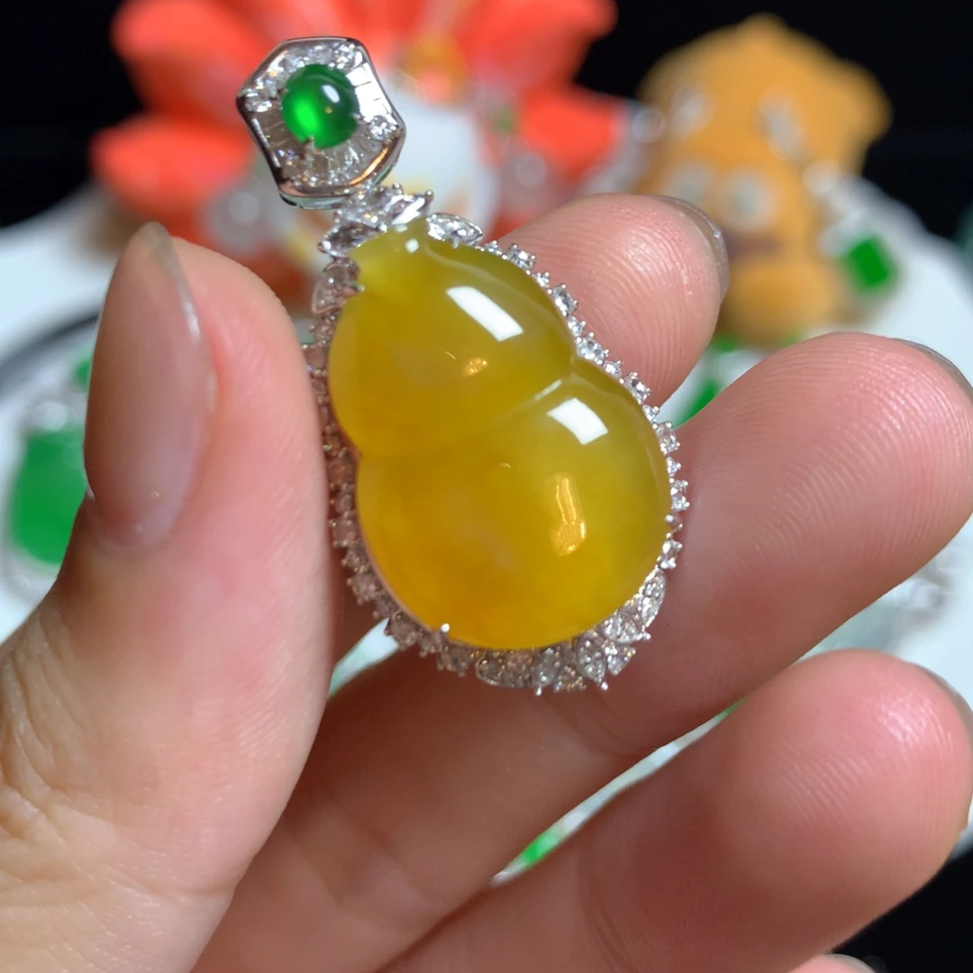 颈饰18K金镶嵌翡翠葫芦