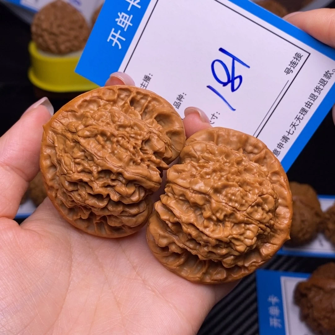 文玩核桃把件5.2麒麟纹官帽181