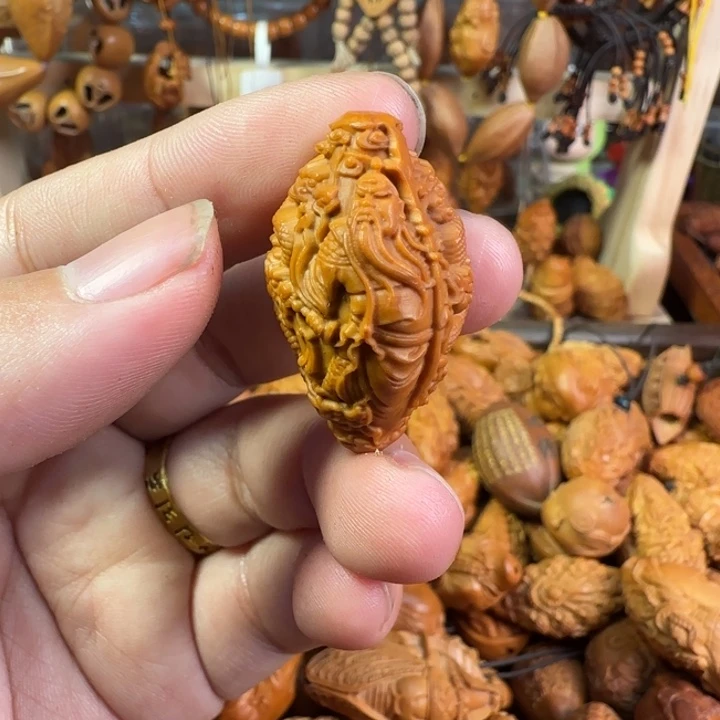 吊坠橄榄核B160九龙关公