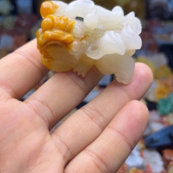 石英质玉（黄龙玉）未镶嵌颈饰