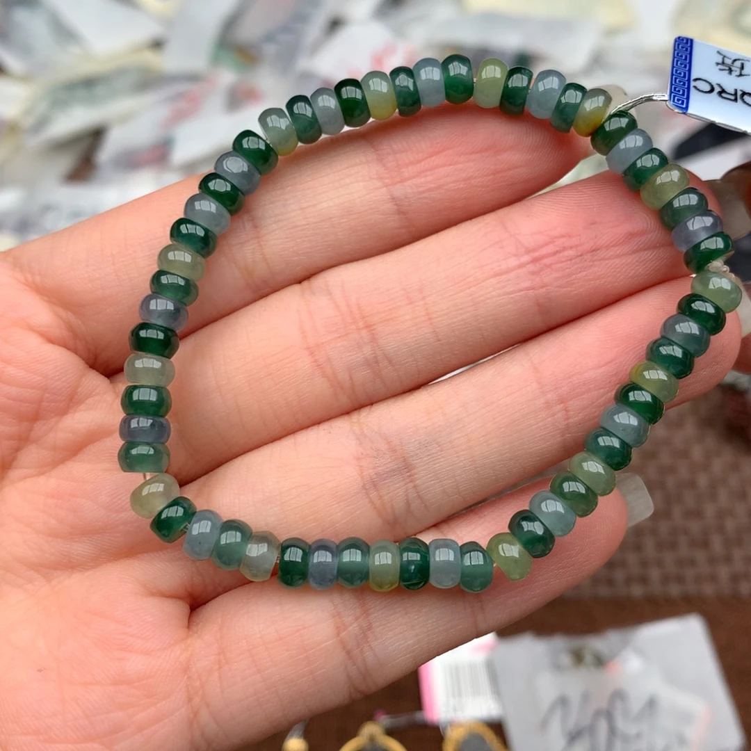 翡翠未镶嵌挂件…..