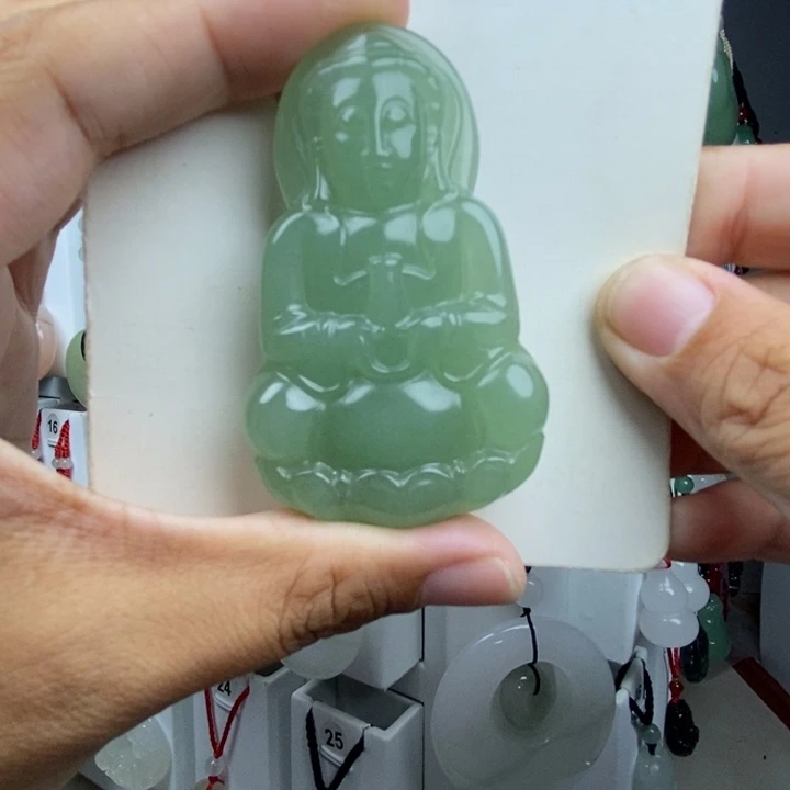 往***风颈饰未镶嵌石英质玉