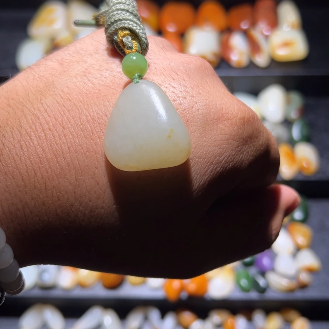 和田玉未镶嵌颈饰13.8克