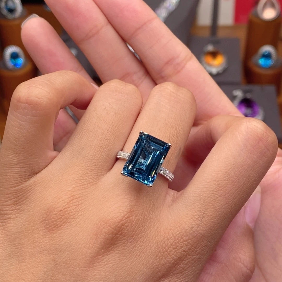 银S925镶嵌戒指托帕石1111