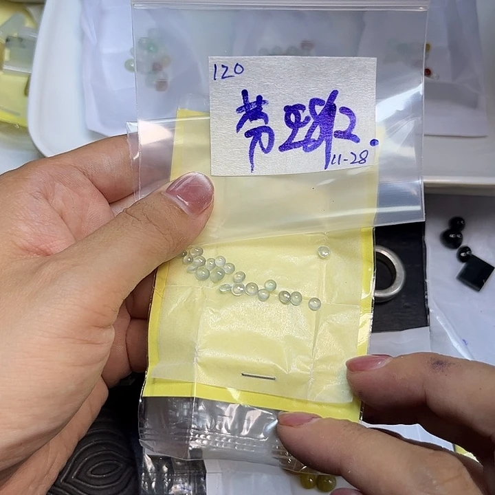 芬****定制翡翠未镶嵌不