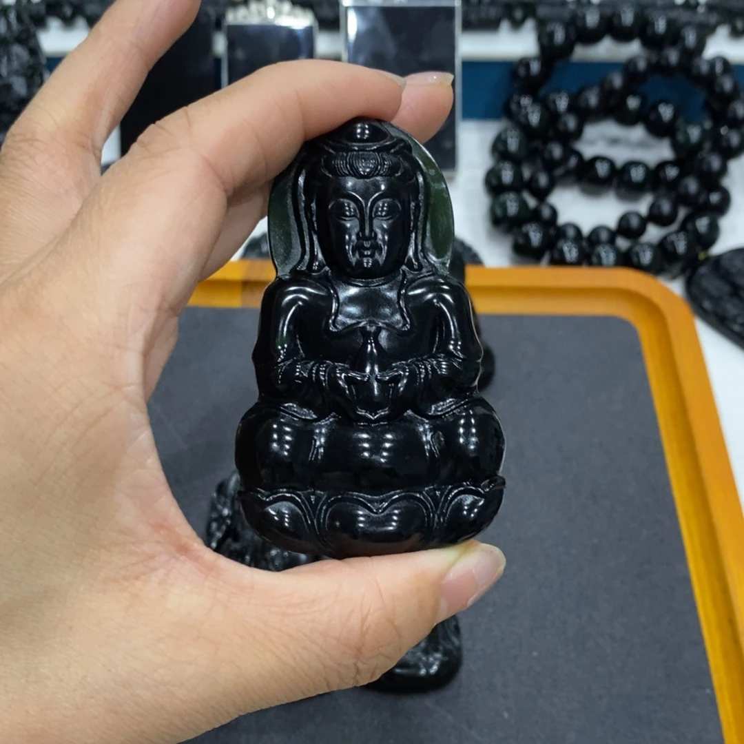 董***。蛇纹石玉未镶嵌吊坠