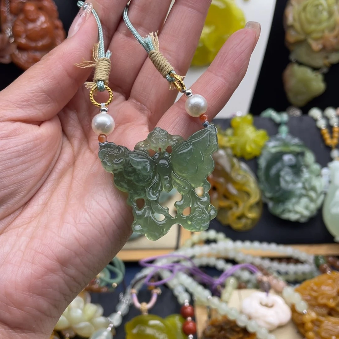 蛇纹石玉未镶嵌颈饰