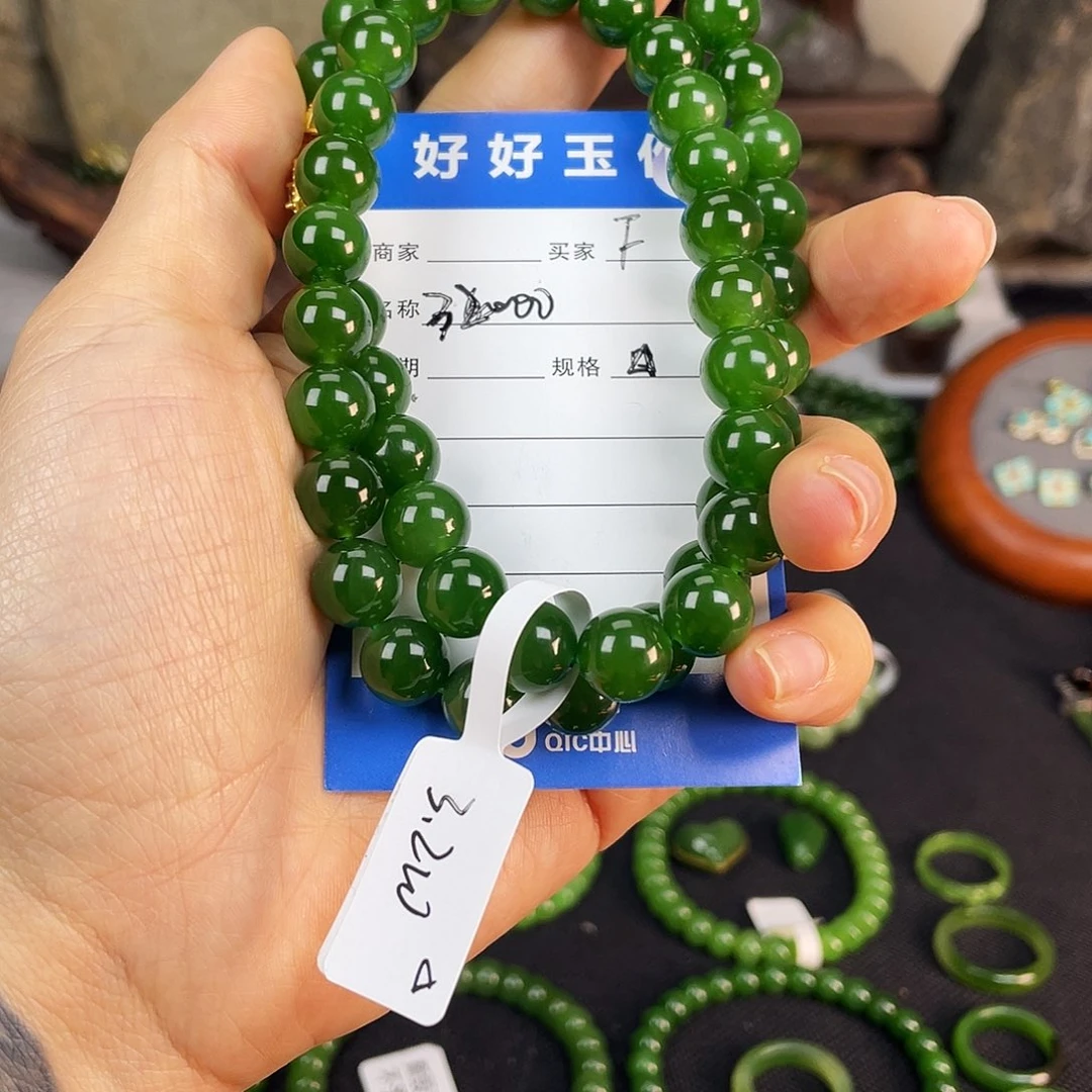 小***喜和田玉未镶嵌颈饰