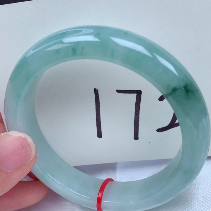 翡翠手镯未镶嵌翡翠