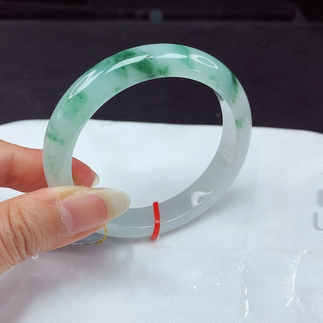 翡翠手镯未镶嵌54圈440