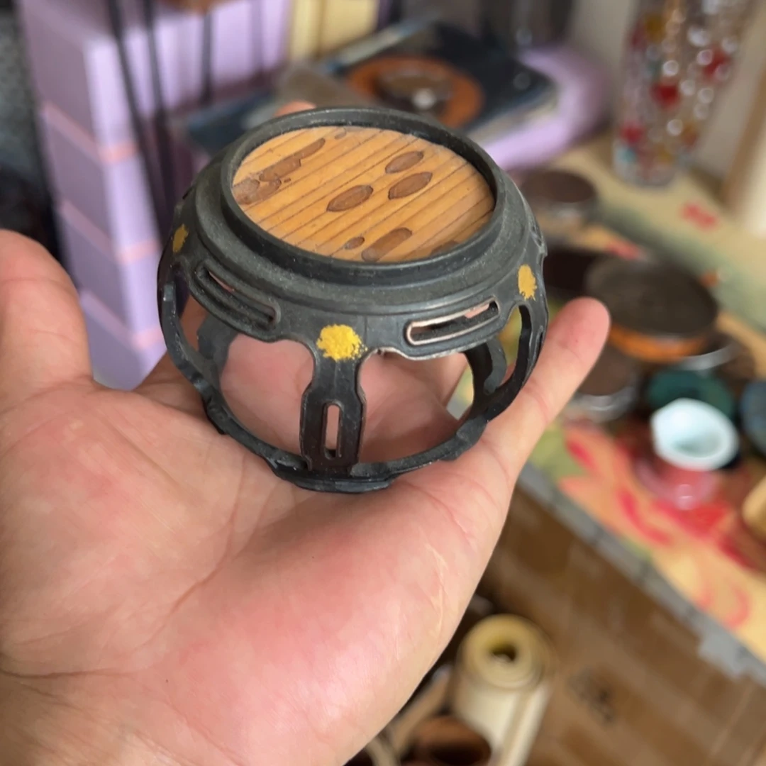 铜古凳的或大或小湖滨的