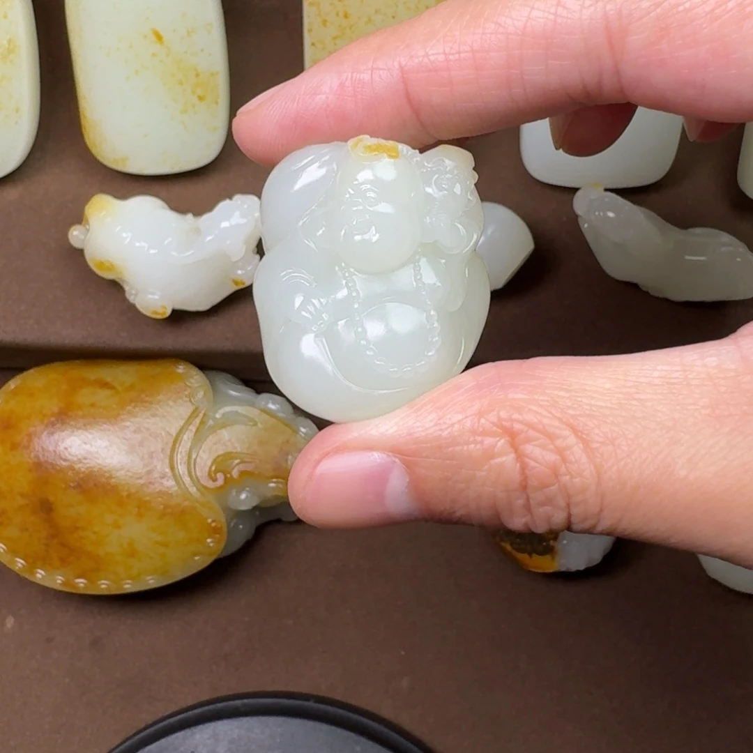 和田玉颈饰未镶嵌米*多