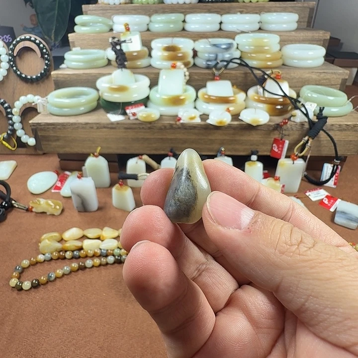 和田玉（糖玉）未镶嵌挂件