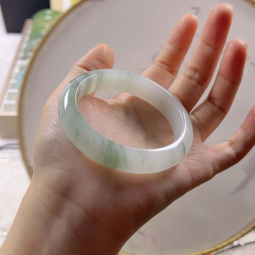 石英质玉手镯未镶嵌小*泡